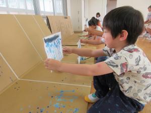 ５歳児たらし絵を楽しむ様子
