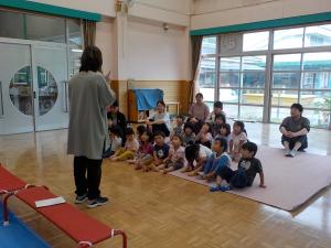 プール開きに参加する子ども達の様子①