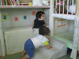 階段2人