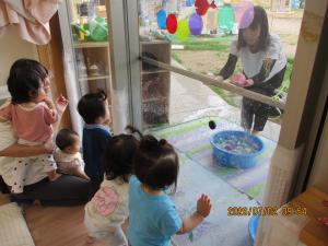 0歳　水遊び