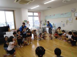 室内での盆踊り　うみ