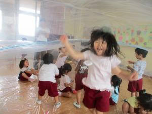大喜びの子ども達