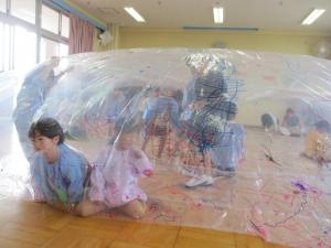 変顔をする