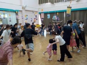 親子で最後の踊りをしているところ