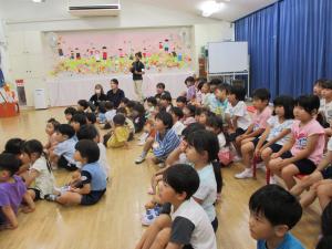 みんなで聞いている