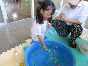 金魚すくい　紙で挑戦