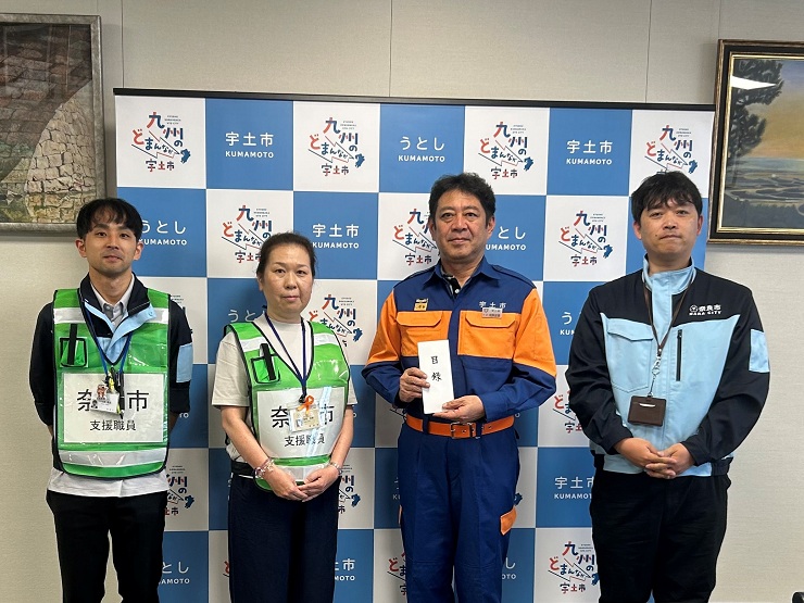 義援金目録贈呈の様子2