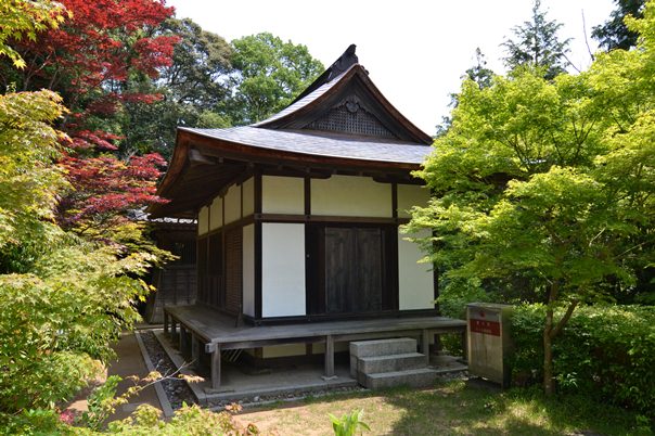 円成寺春日堂・白山堂拝殿の画像