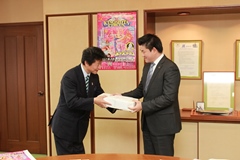 木下大サーカス福祉招待券贈呈式の画像