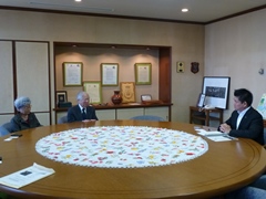 拉致被害者横田めぐみさんご両親(横田滋氏・早紀江氏)市長表敬訪問(キャンベラの間)の画像