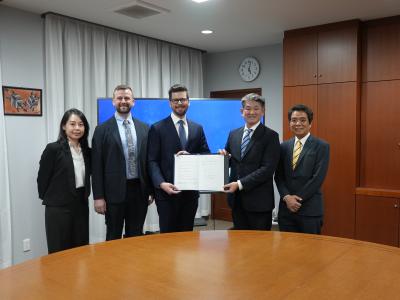 Ironstar社立地協定式の写真