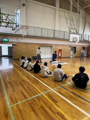 応急手当の説明中